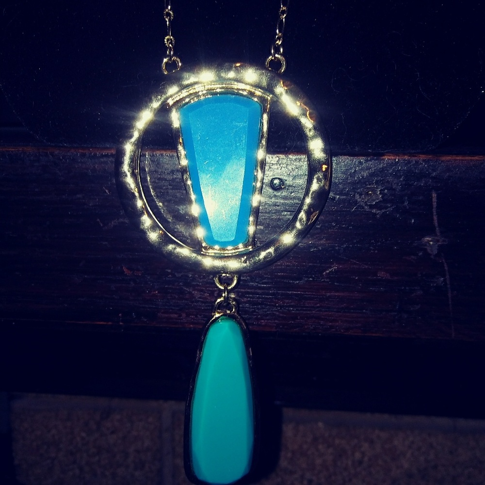 Necklace/Earrings - Picture 4 of 5